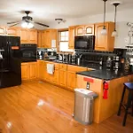 Luxury Getaway In Woods, Jacuzzi, Hot Tub, Pool