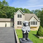 Luxury Getaway In Woods, Jacuzzi, Hot Tub, Pool