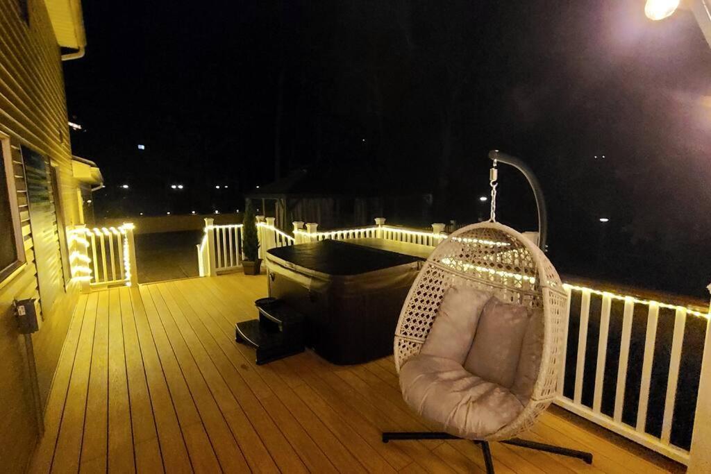 Holiday home Luxury Getaway In Woods, Jacuzzi, Hot Tub, Pool Bushkill