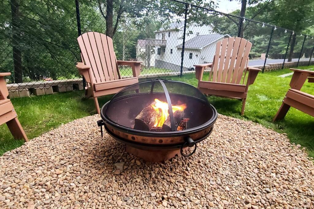 Holiday home Luxury Getaway In Woods, Jacuzzi, Hot Tub, Pool Bushkill