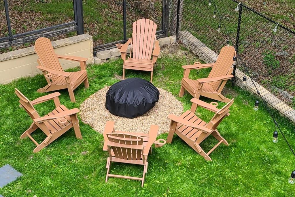Holiday home Luxury Getaway In Woods, Jacuzzi, Hot Tub, Pool Bushkill