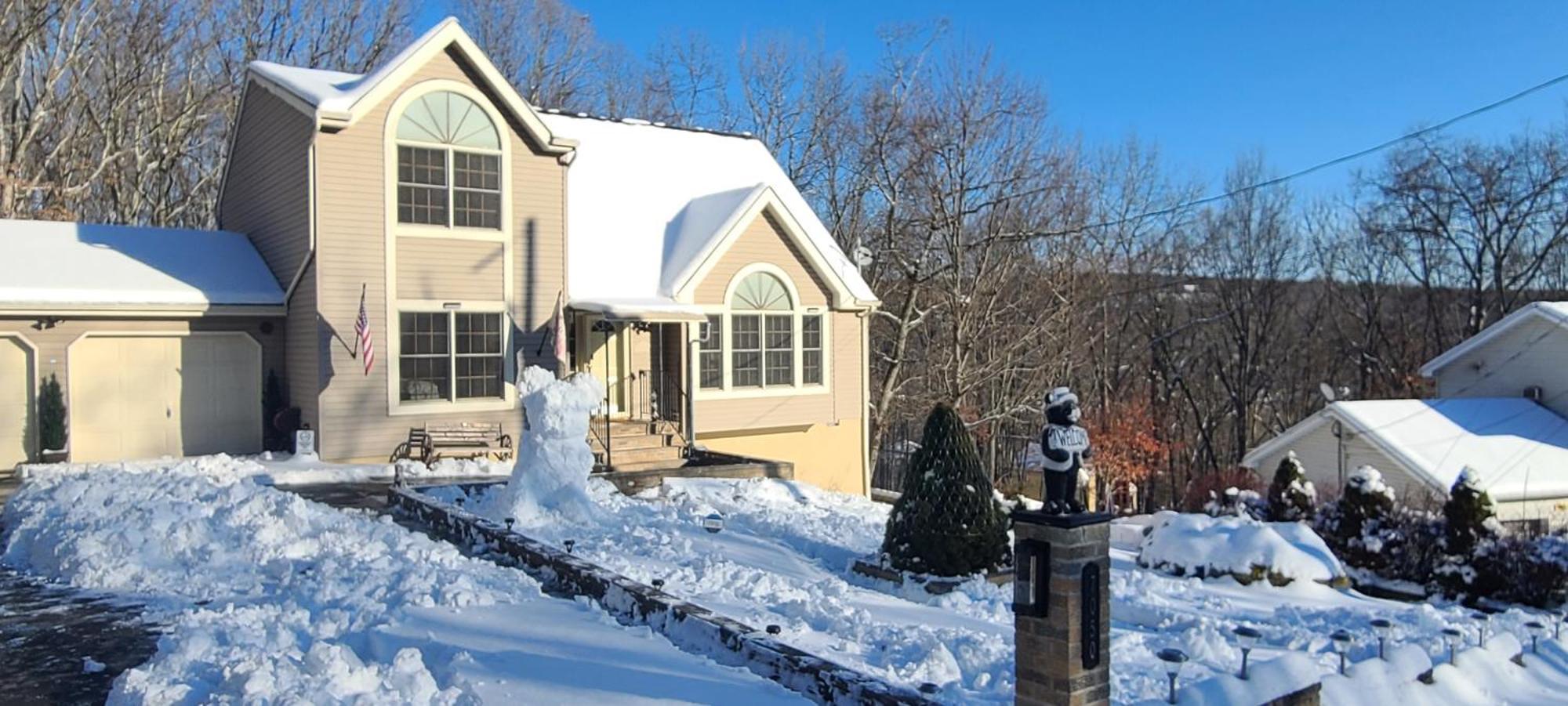 Holiday home Luxury Getaway In Woods, Jacuzzi, Hot Tub, Pool Bushkill