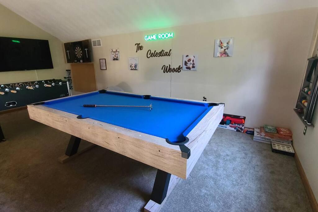 Holiday home Luxury Getaway In Woods, Jacuzzi, Hot Tub, Pool Bushkill