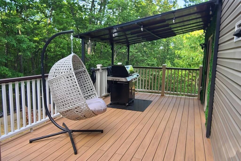 Luxury Getaway In Woods, Jacuzzi, Hot Tub, Pool *