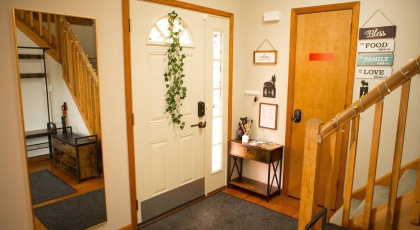 Luxury Getaway In Woods, Jacuzzi, Hot Tub, Pool Holiday home Bushkill